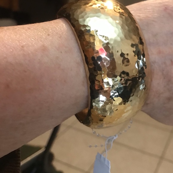 Gold cuff bracelet - Picture 6 of 7
